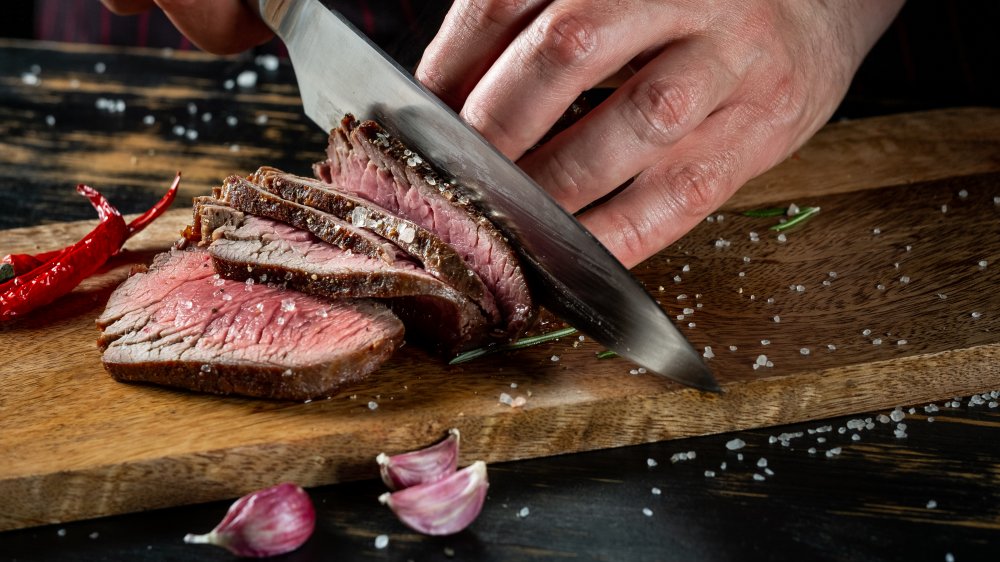 Why You Should Be Resting Your Meat Before Cutting It